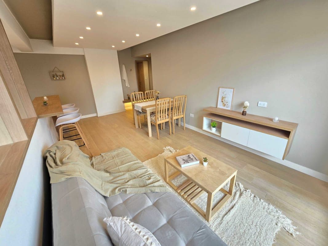 2 AMBIENTES LATERAL CON BALCON SALIENTE. - Imagen 2