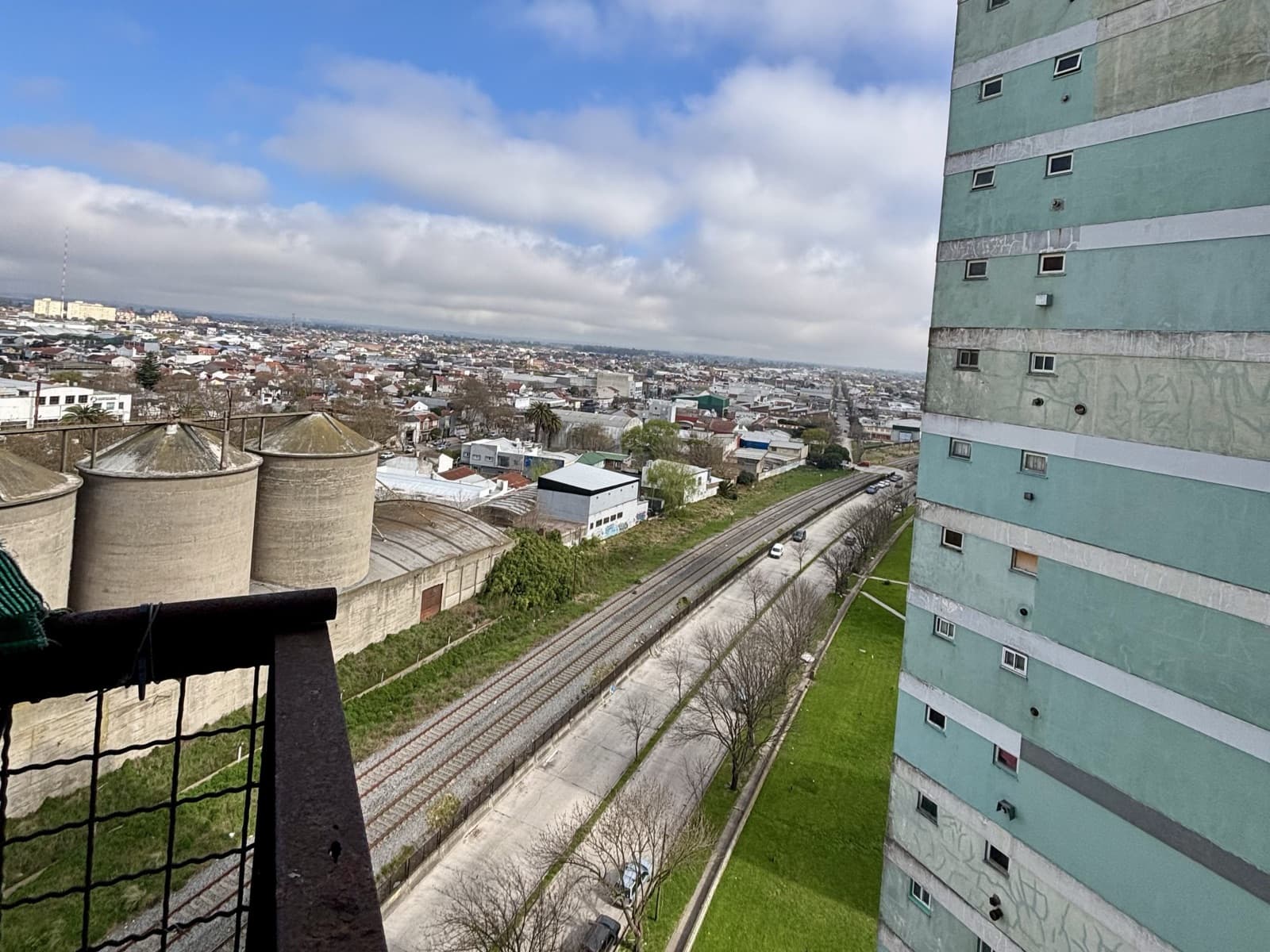 Departamento 3 Ambientes vista panorámica con cochera en barrio Sarmiento - Imagen 5